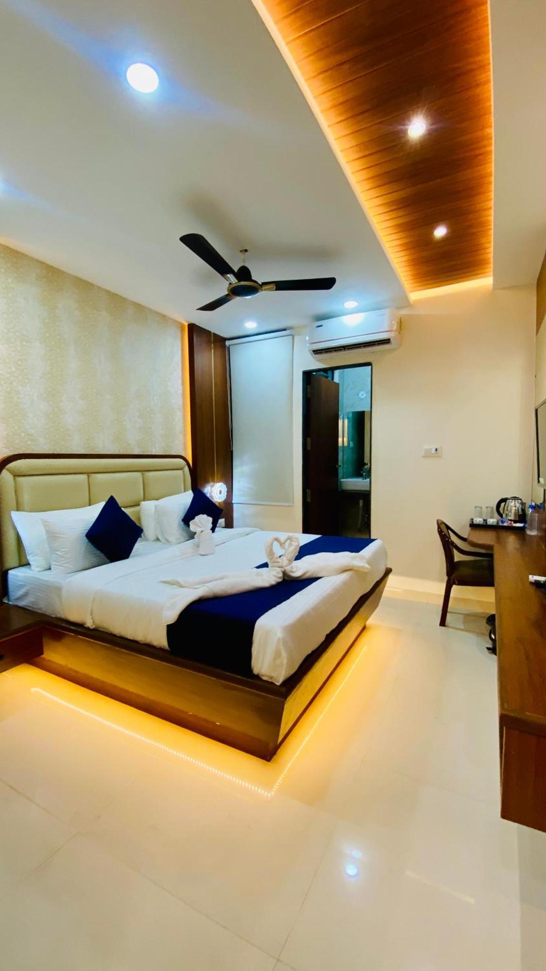 Hotel Aranyasutra Inaya, Indore Exterior photo