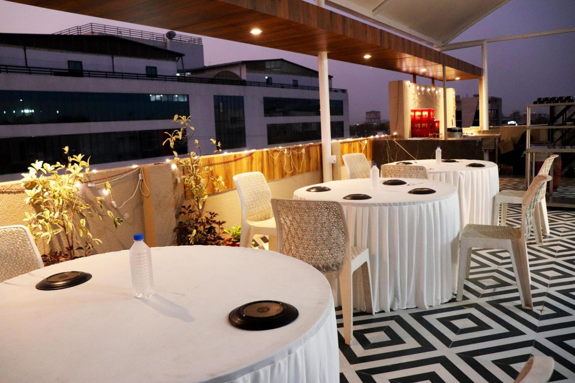 Hotel Aranyasutra Inaya, Indore Exterior photo